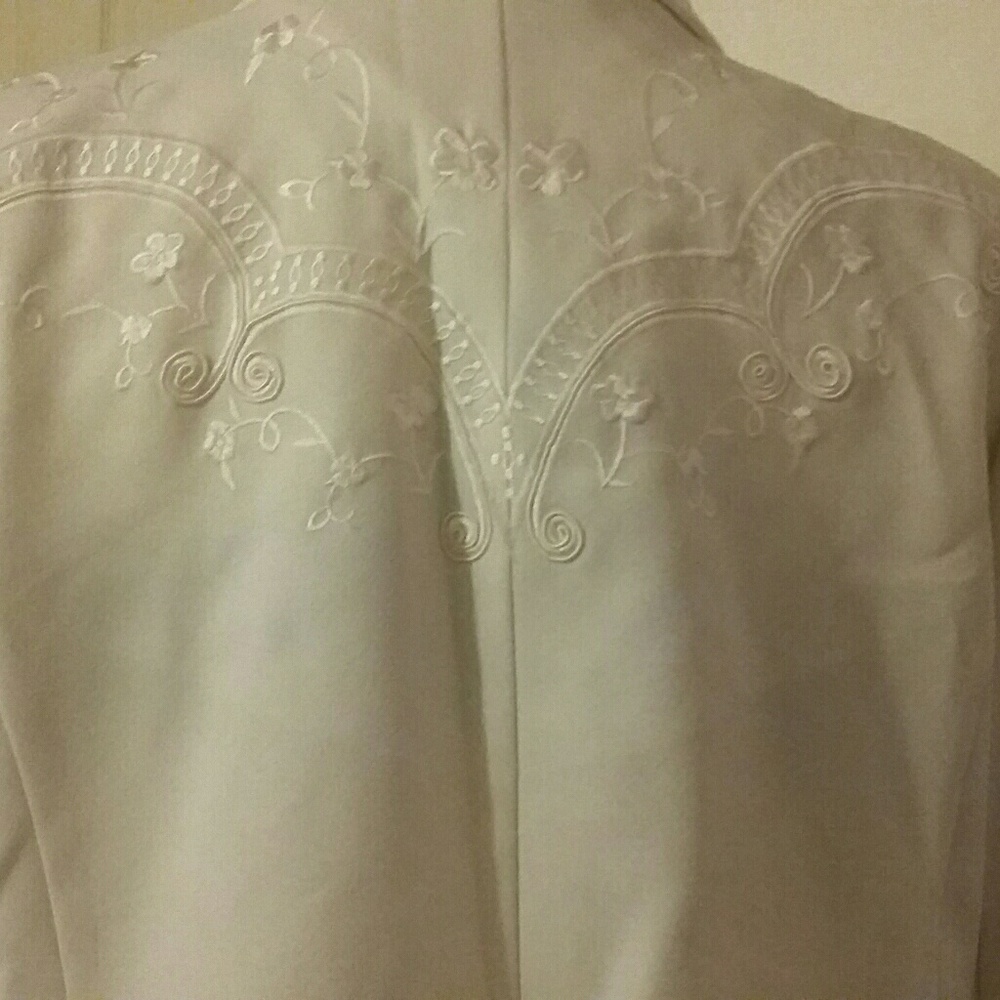 Two-piece suit white